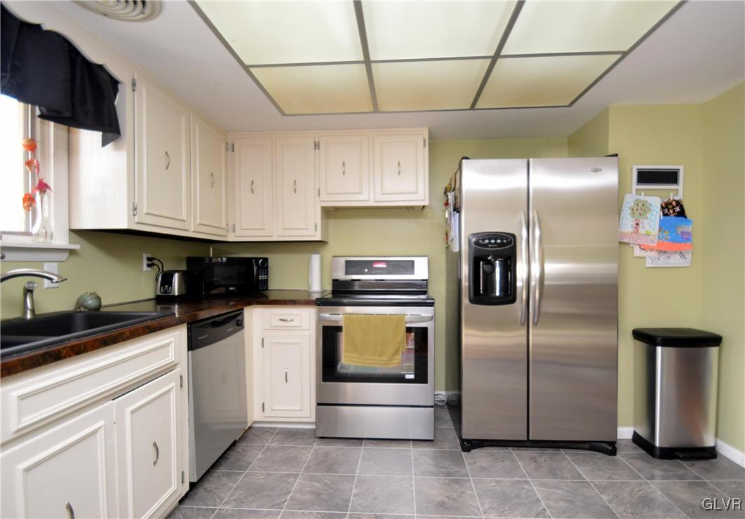 2830 Semmel Road Slatington, PA 18080 - Photo 5 of 21 Gallery Image 5