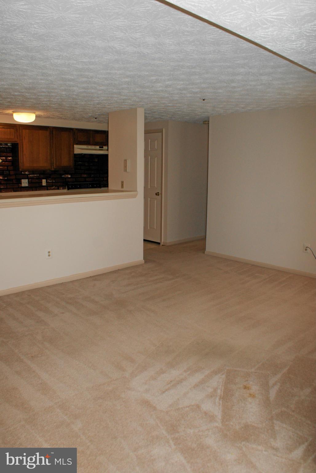 807 Deering Road, Unit 7D Pasadena, MD 21122 - Photo 11 of 17 Living Room