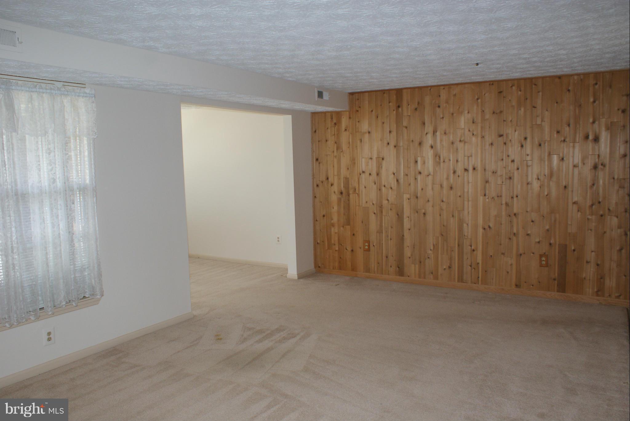 807 Deering Road, Unit 7D Pasadena, MD 21122 - Photo 7 of 17 Living Room