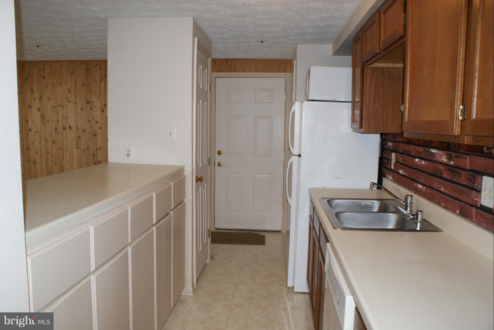 807 Deering Road, Unit 7D Pasadena, MD 21122 - Photo 9 of 17 Kitchen