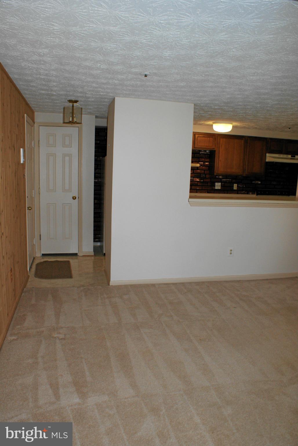 807 Deering Road, Unit 7D Pasadena, MD 21122 - Photo 10 of 17 Living Room