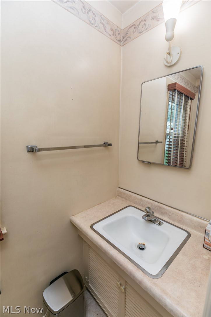 4366 Urban Road Cleveland, OH 44121 - Photo 13 of 35