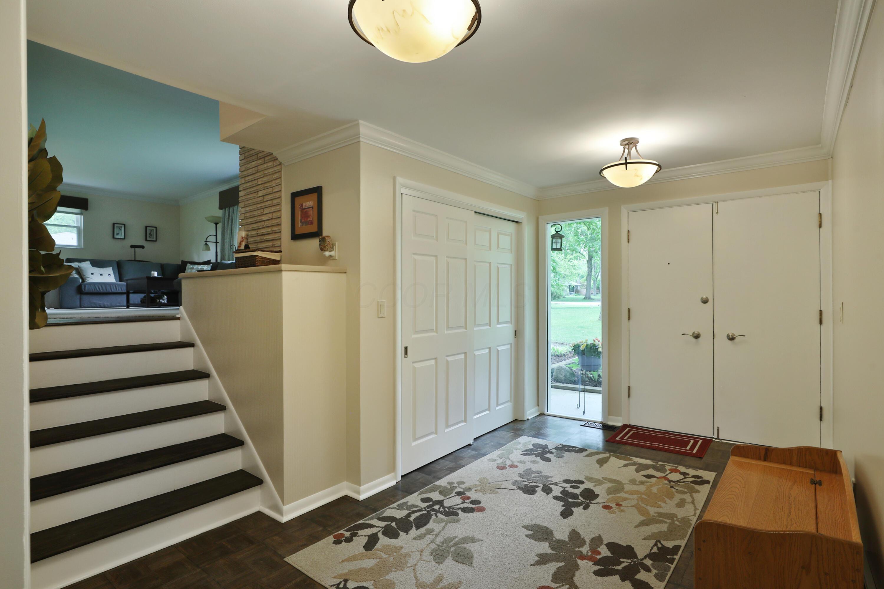 6653 Merwin Road Columbus, OH 43235 - Photo 8 of 55 Entry
