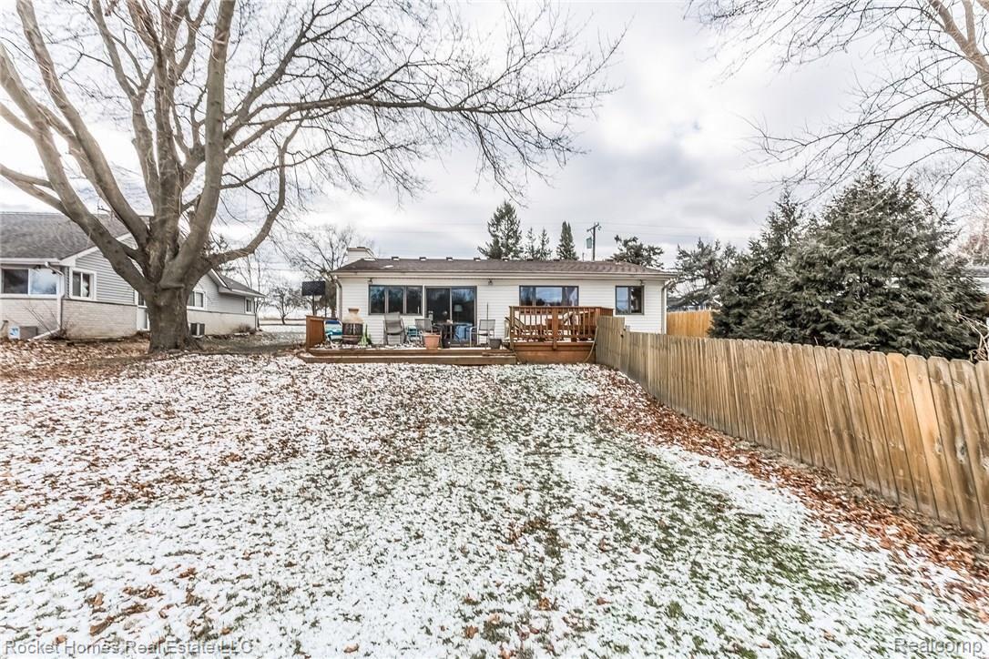 3255 Ripple Way White Lake, MI 48383 - Photo 19 of 23 040-Rear_View-3721809-medium.jpg