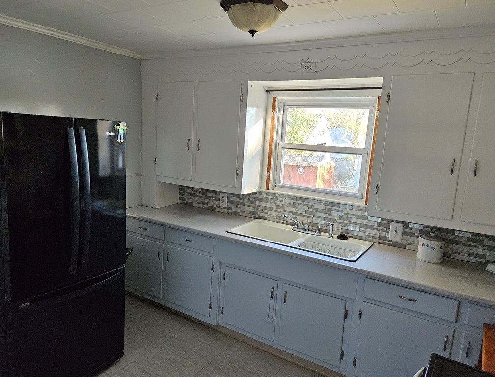 27 Stocker Street Springfield, MA 01129 - Photo 7 of 20 Gallery Image 7