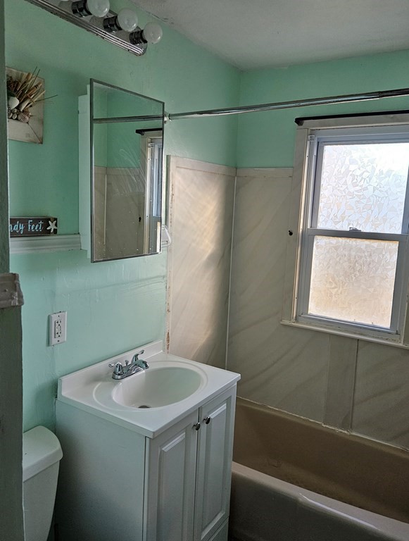 27 Stocker Street Springfield, MA 01129 - Photo 10 of 20 Gallery Image 10
