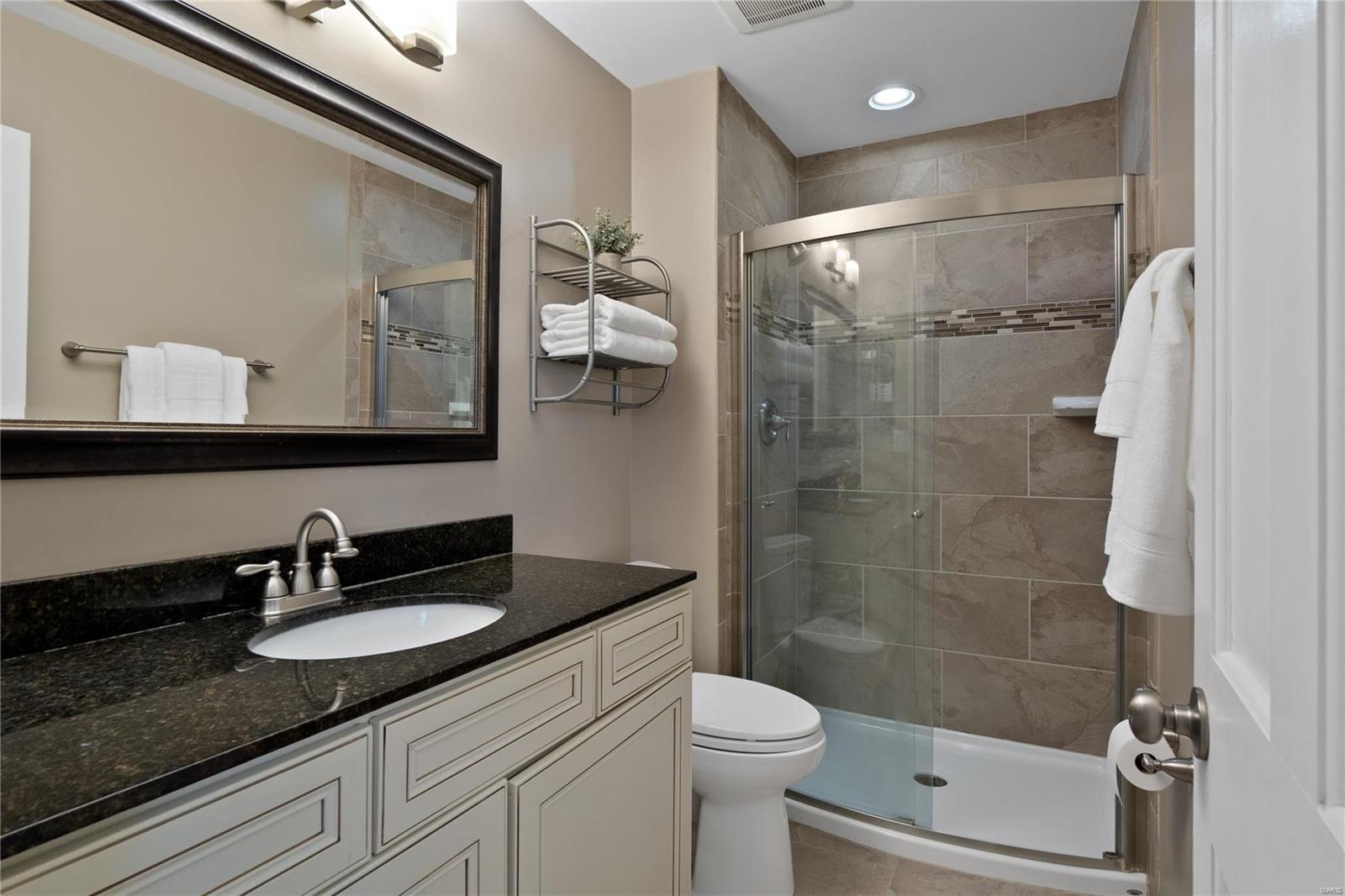 15560 Clover Ridge Drive Chesterfield, MO 63017 - Photo 14 of 29 Gallery Image 14