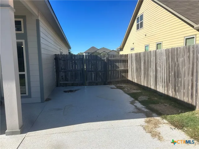 a view of a back yard of the house