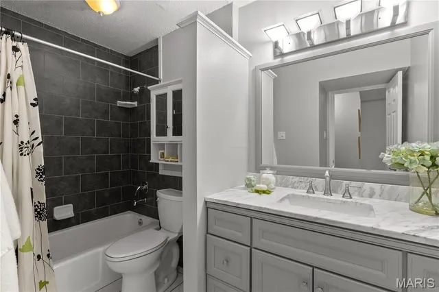 $165,000 | 1220 Wicklow Road, Unit J, Ballwin, MO 63021