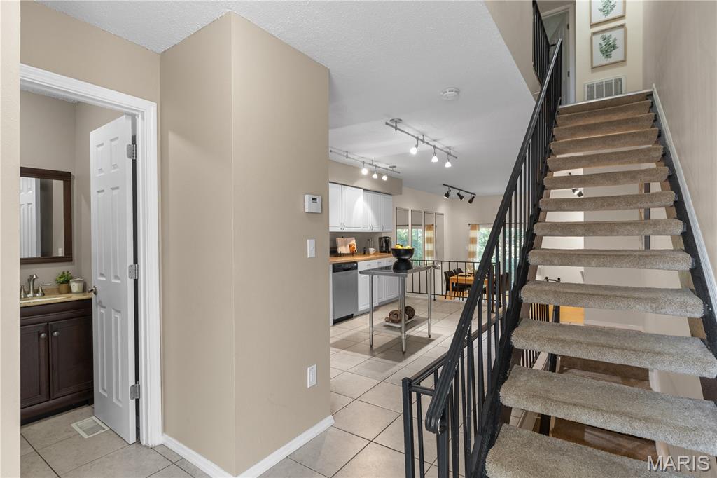 1220 Wicklow Road, Unit J Ballwin, MO 63021 - Photo 3 of 19