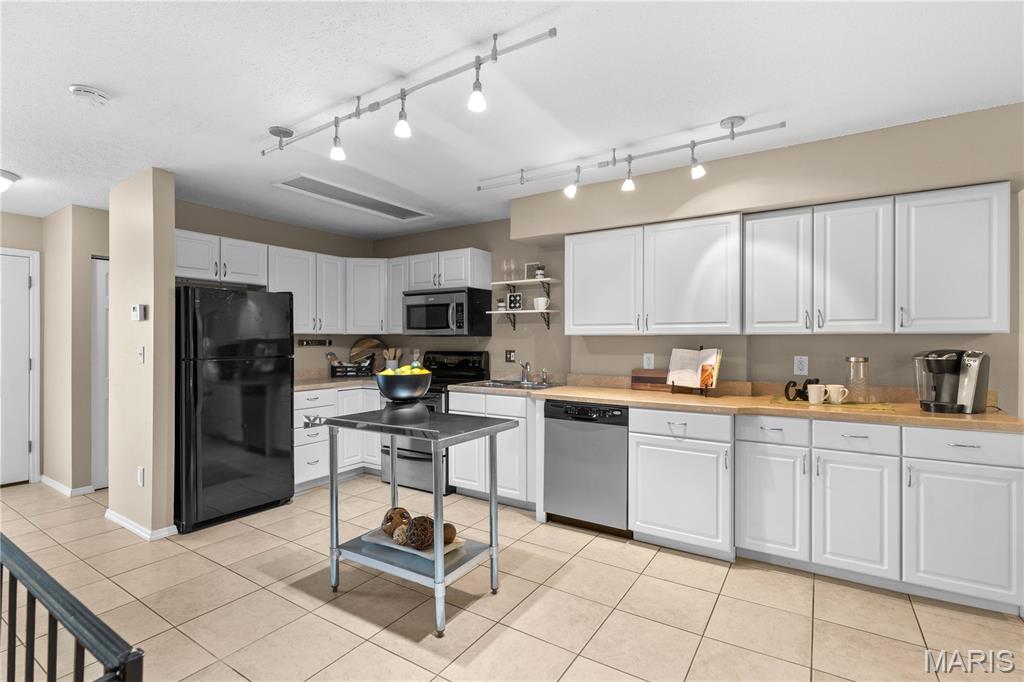 1220 Wicklow Road, Unit J Ballwin, MO 63021 - Photo 5 of 19