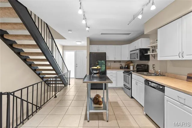 $165,000 | 1220 Wicklow Road, Unit J, Ballwin, MO 63021