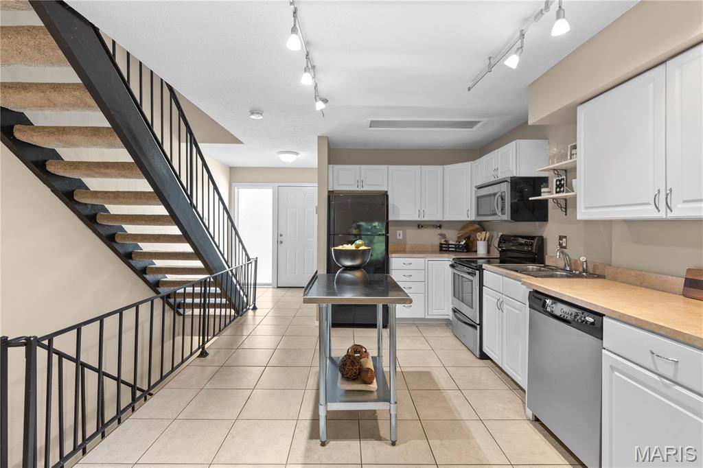 1220 Wicklow Road, Unit J Ballwin, MO 63021 - Photo 6 of 19