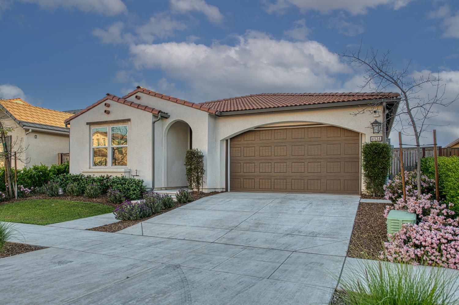 4534 Hillside Road Madera, CA 93636 - Photo 81 of 92 a front view of a house with a yard and garage