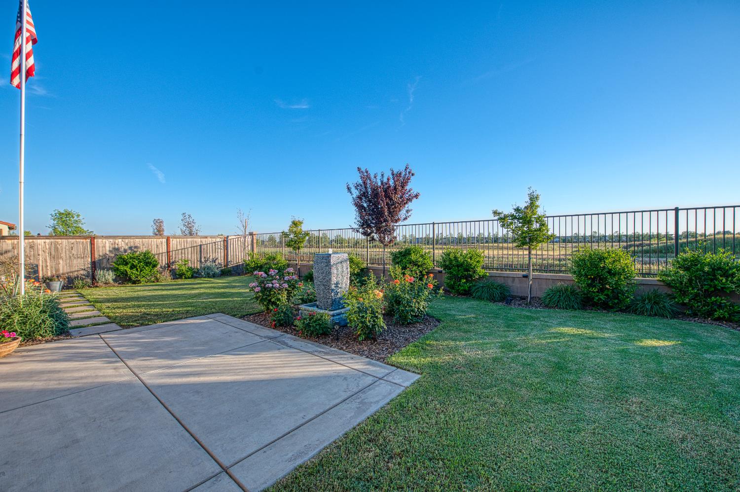 4534 Hillside Road Madera, CA 93636 - Photo 87 of 92 a view of a garden