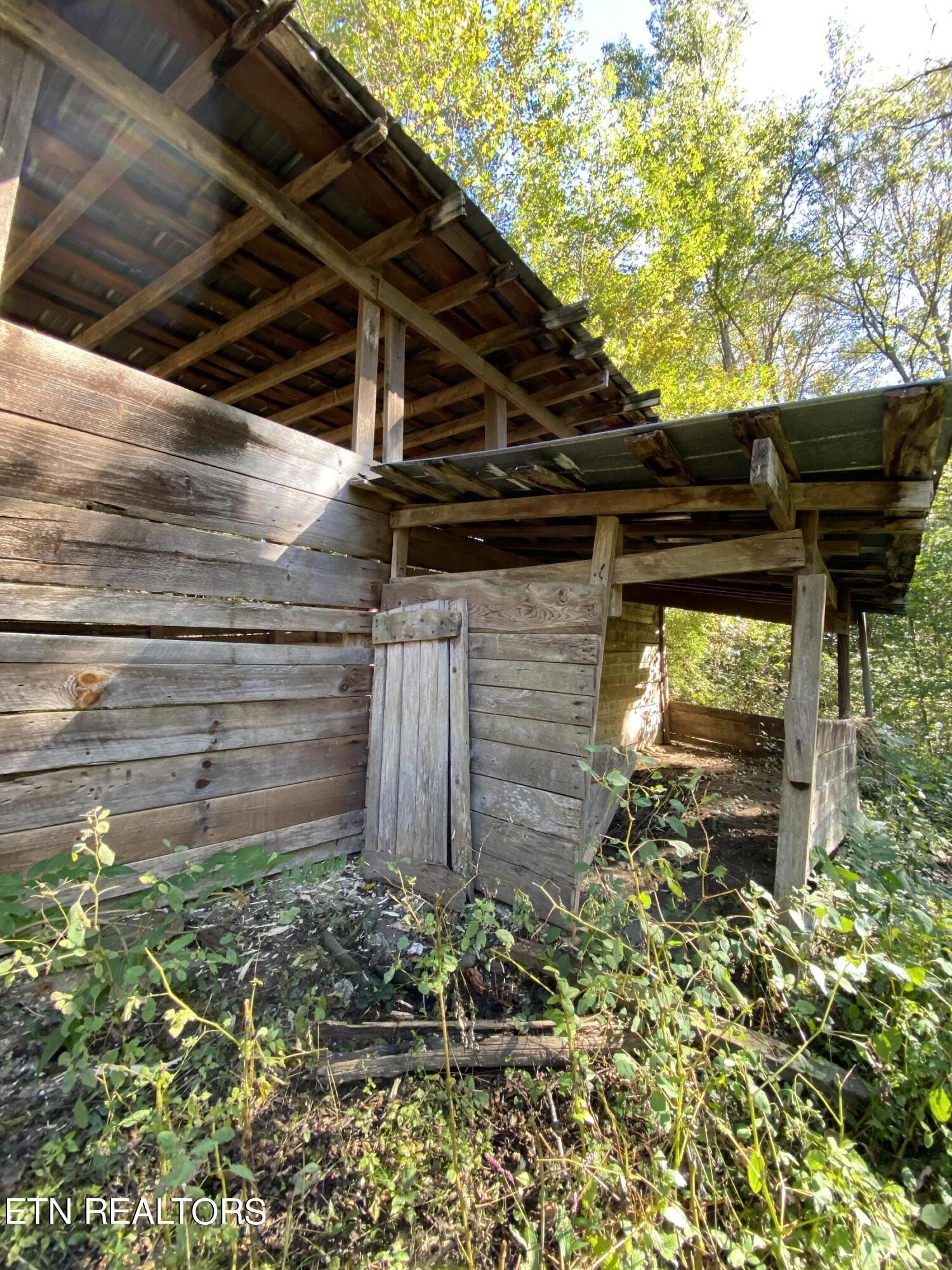672 Big 4 Road La Follette, TN 37766 - Photo 11 of 58 Gallery Image 11
