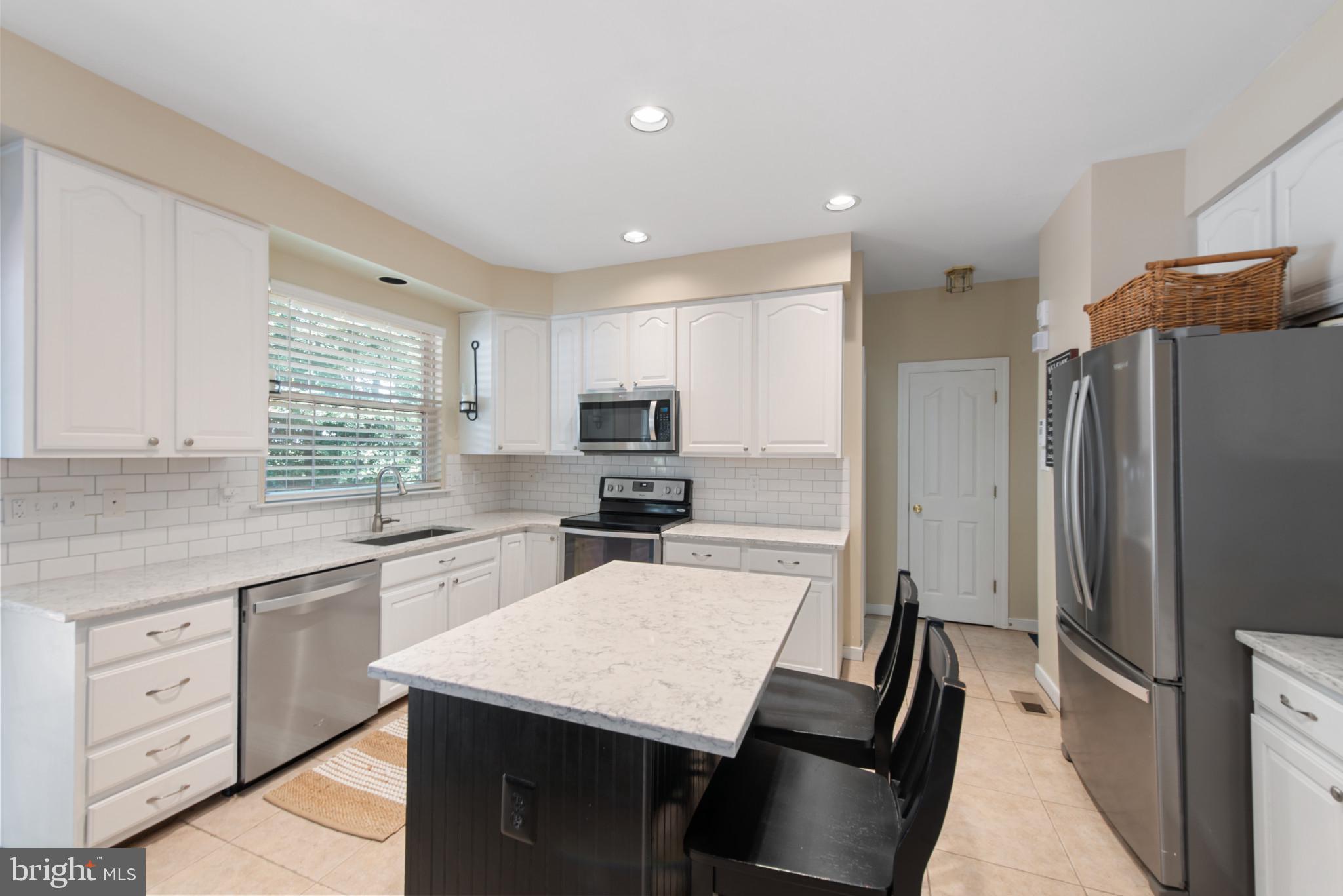 503 Stratford Road Fallston, MD 21047 - Photo 11 of 40 Kitchen w/Quartz Countertops