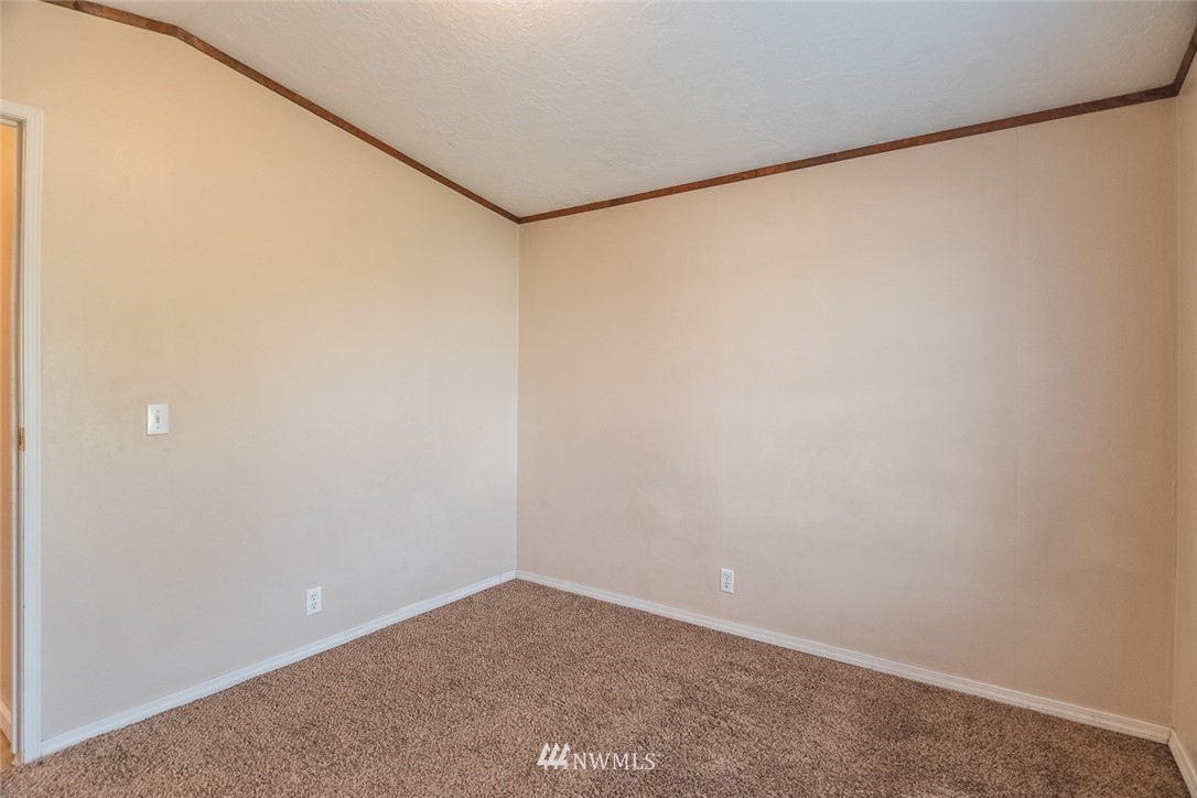 4727 Owens Road Northeast, Unit 20 Moses Lake, WA 98837 - Photo 30 of 36 a view of an empty room