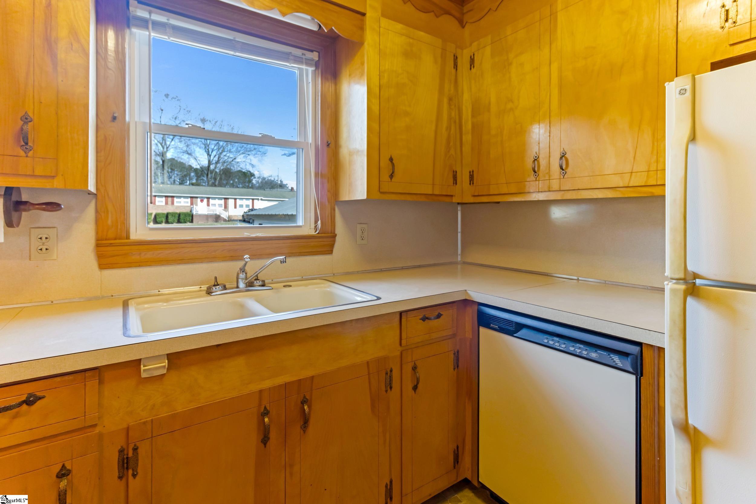 426 Meadowbrook Avenue Woodruff, SC 29388 - Photo 8 of 30