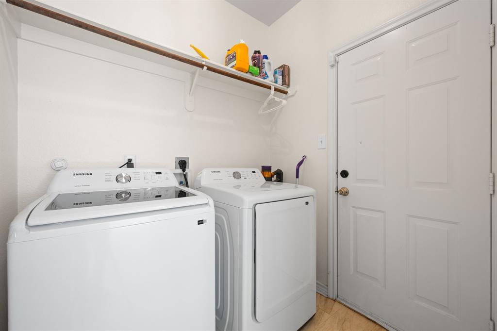 7 St Charles Place Midlothian, TX 76065 - Photo 15 of 27 a utility room with dryer and washer