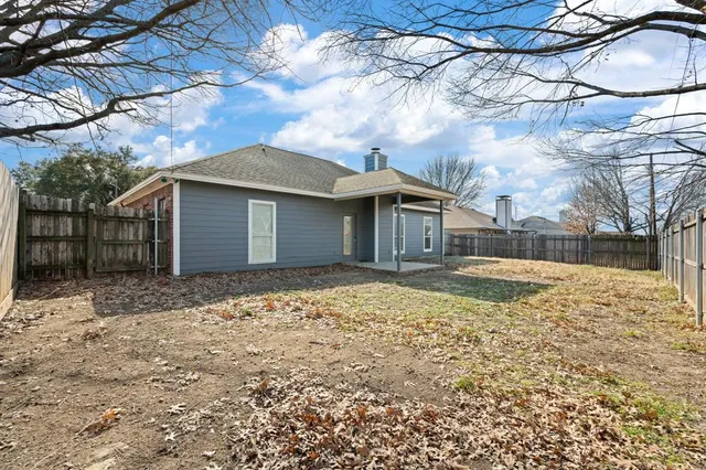a view of house with yard