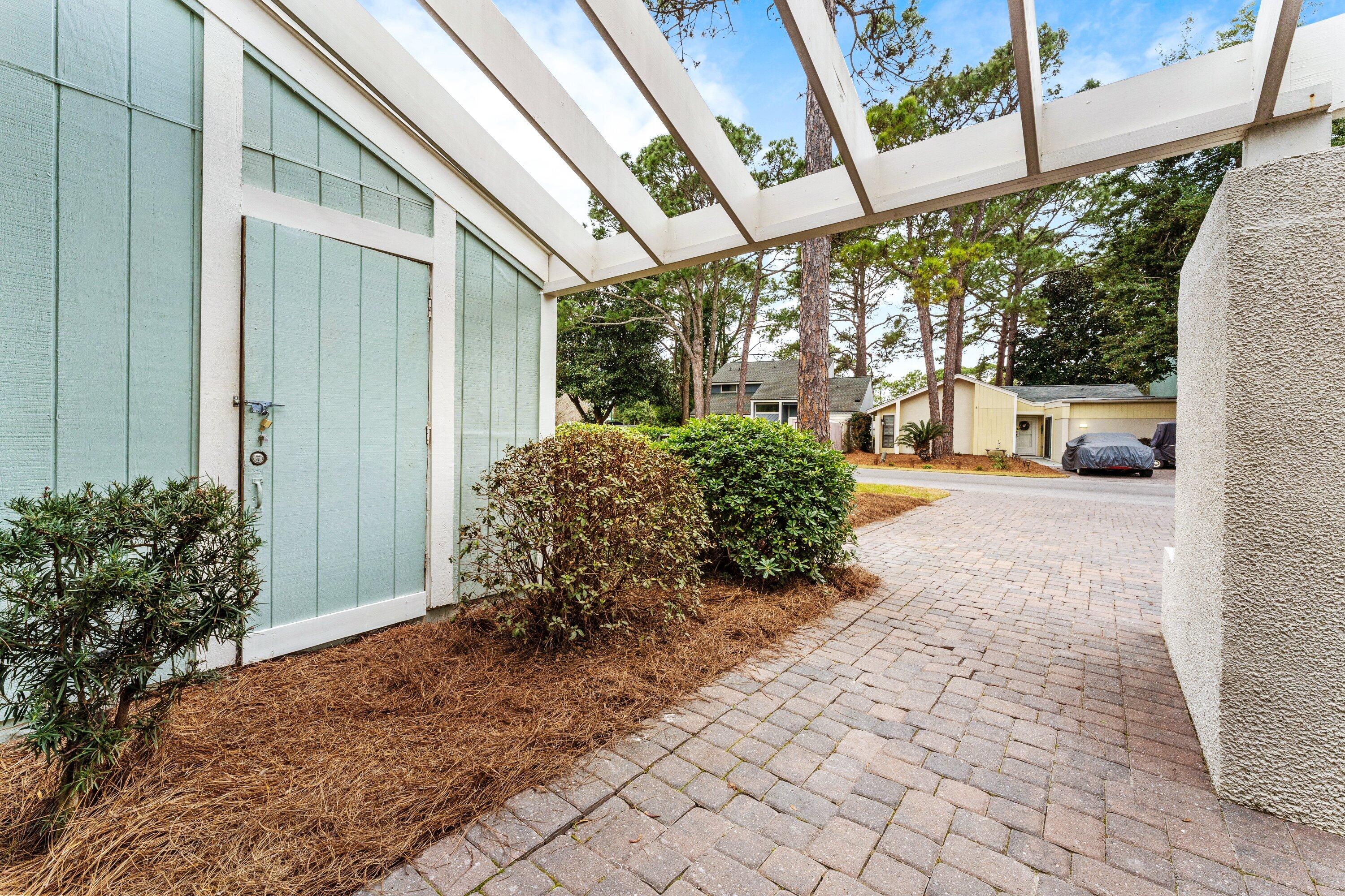 498 Linkside Drive Miramar Beach, FL 32550 - Photo 36 of 41 Storage locker outside