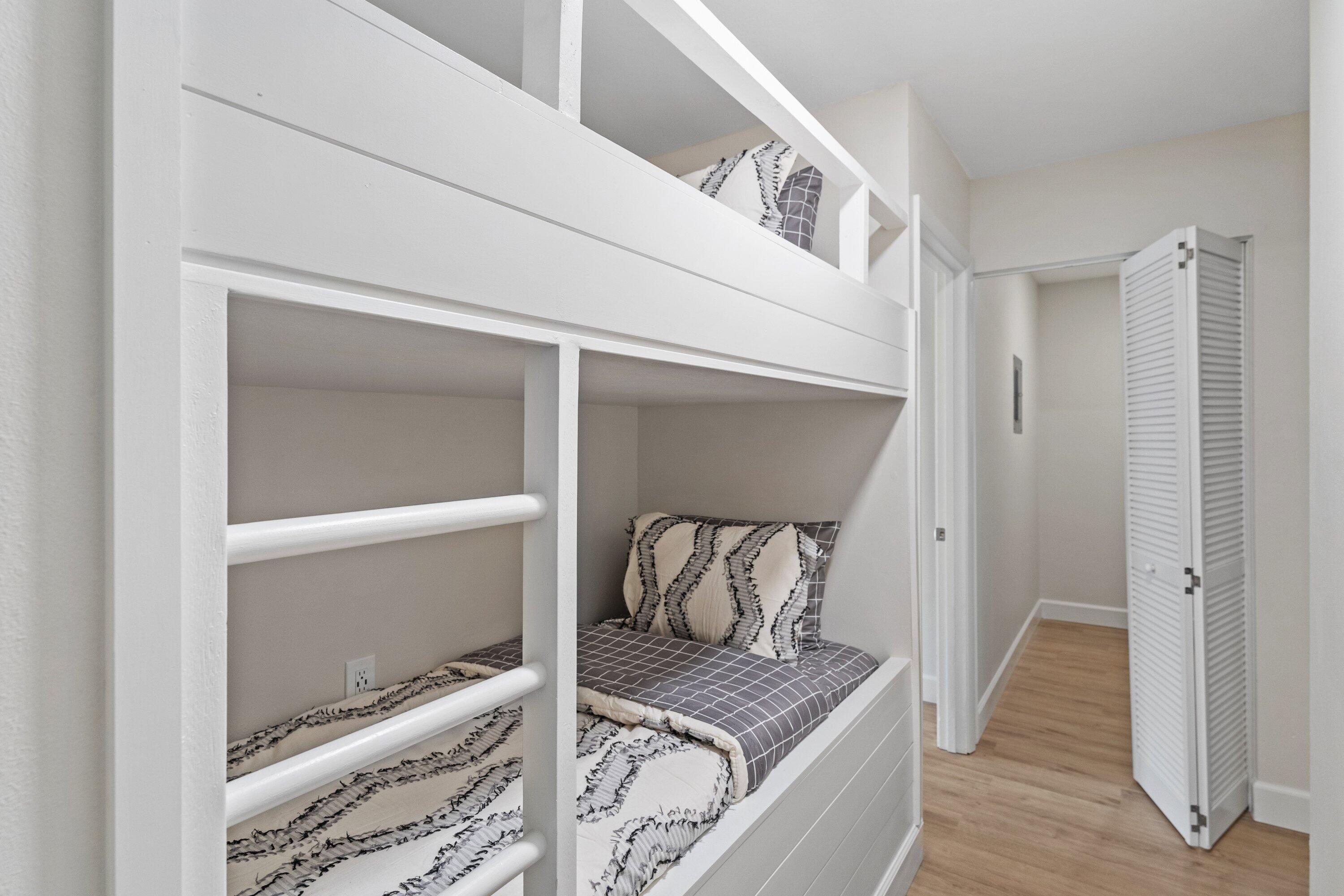 498 Linkside Drive Miramar Beach, FL 32550 - Photo 6 of 41 fully equipped with USB ports