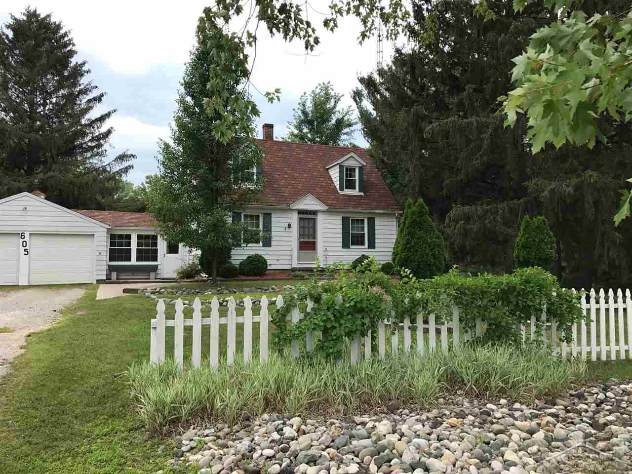605 North Miller Road Saginaw, MI 48609 - Photo 4 of 59 31324142-3.JPG