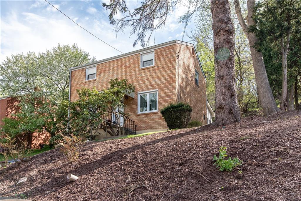 853 Sherwood Road Pittsburgh, PA 15221 - Photo 2 of 18