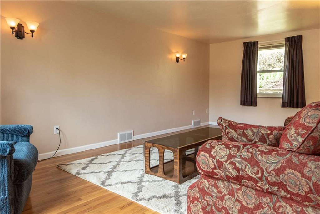 853 Sherwood Road Pittsburgh, PA 15221 - Photo 4 of 18