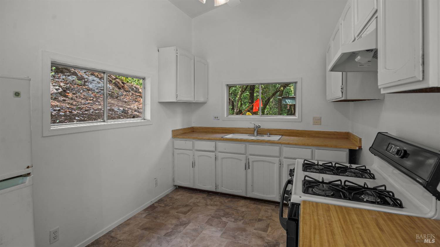9199 Rio Vista Road Forestville, CA 95436 - Photo 3 of 45 Gallery Image 3