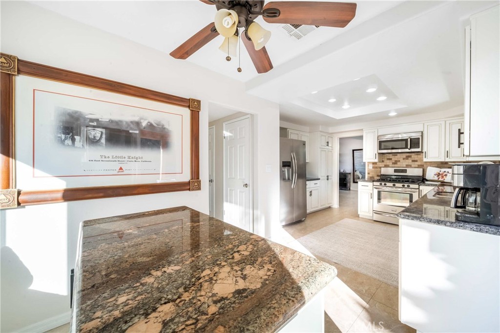 68845 Durango Road Cathedral City, CA 92234 - Photo 30 of 75 a view of a living room