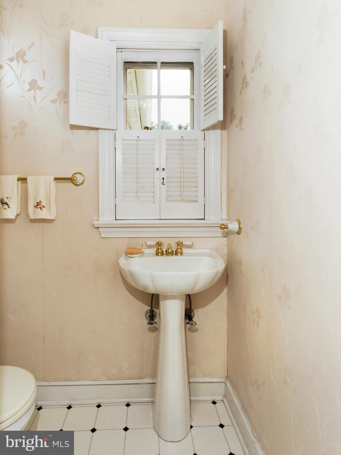 939 Remington Road Wynnewood, PA 19096 - Photo 17 of 29 Powder Room