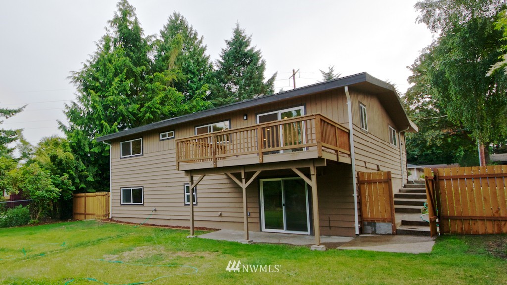 16526 115th Avenue Southeast Renton, WA 98055 - Photo 3 of 24 Gallery Image 3