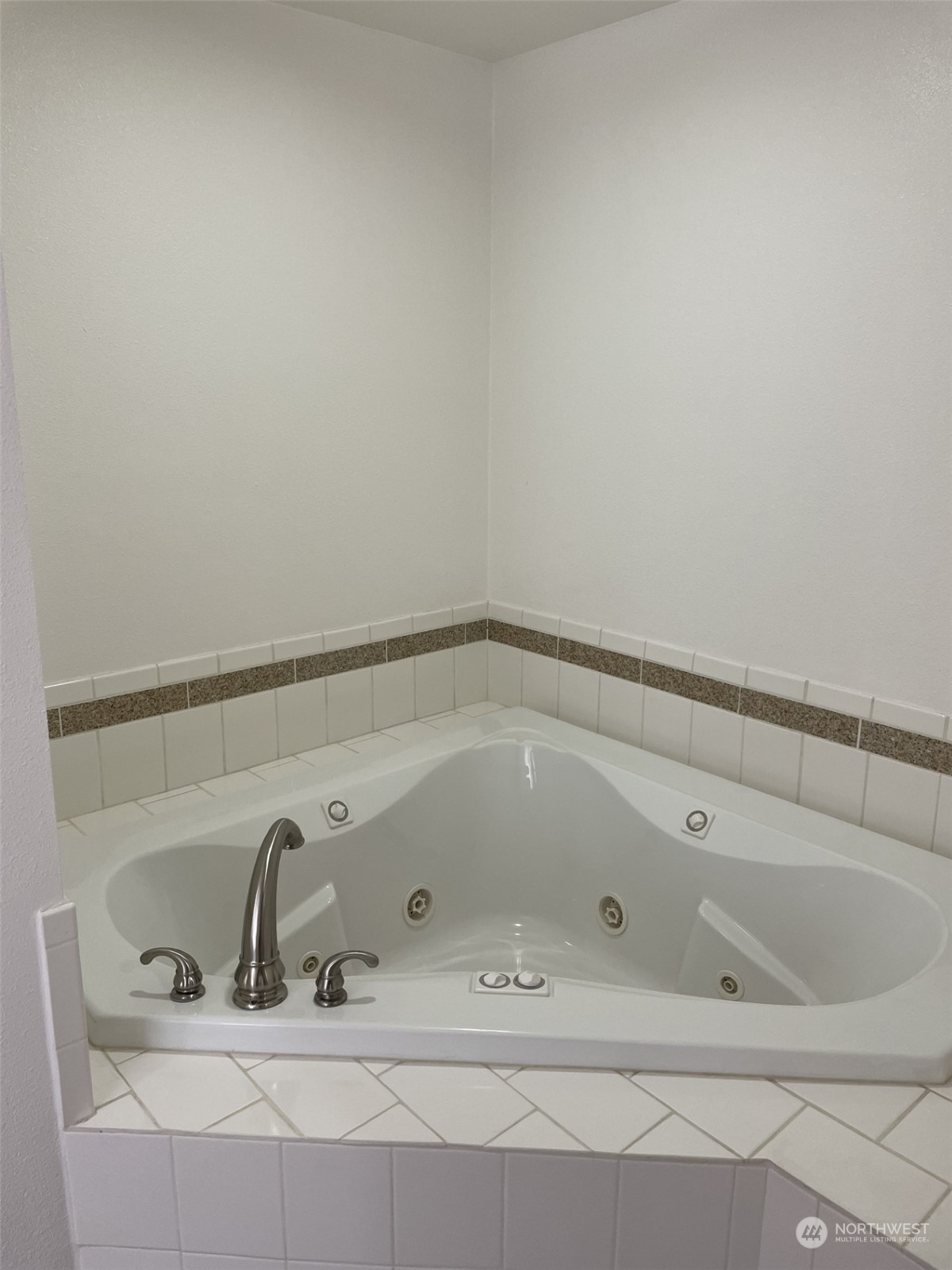 12211 Nyanza Road Southwest Lakewood, WA 98499 - Photo 8 of 10 Gallery Image 8