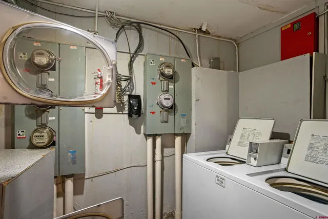 a view of utility room