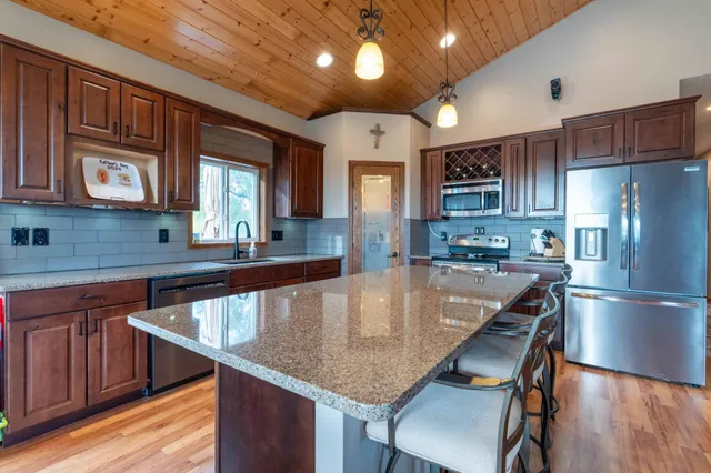 $584,900 | 23082 Highland Drive, Fergus Falls, MN 56537