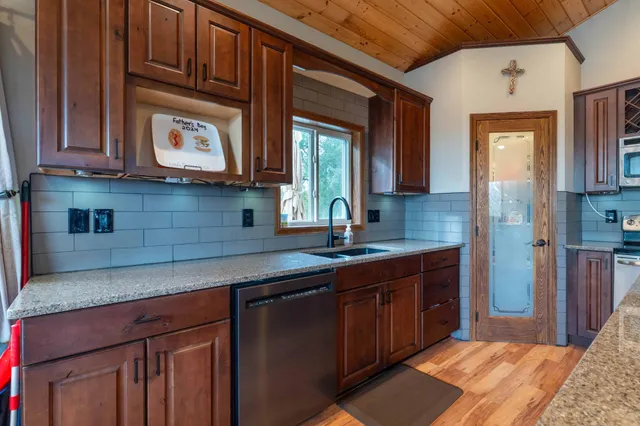 $584,900 | 23082 Highland Drive, Fergus Falls, MN 56537