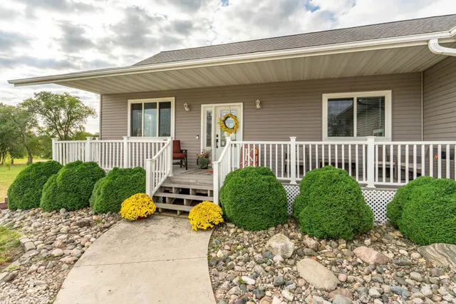 $584,900 | 23082 Highland Drive, Fergus Falls, MN 56537