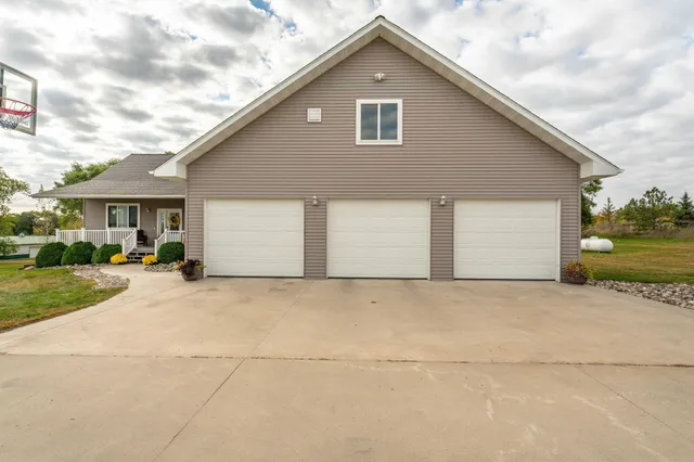 $584,900 | 23082 Highland Drive, Fergus Falls, MN 56537