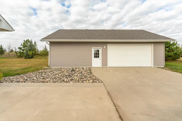 $584,900 | 23082 Highland Drive, Fergus Falls, MN 56537