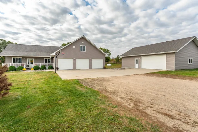 $584,900 | 23082 Highland Drive, Fergus Falls, MN 56537