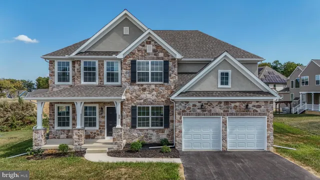 $675,000 | 32 Pamela Drive, Mechanicsburg, PA 17050