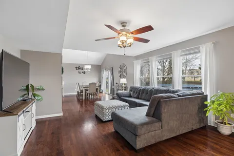 $400,000 | 2401 Red Oak Court, Plainfield, IL 60586