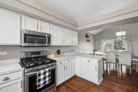 $400,000 | 2401 Red Oak Court, Plainfield, IL 60586