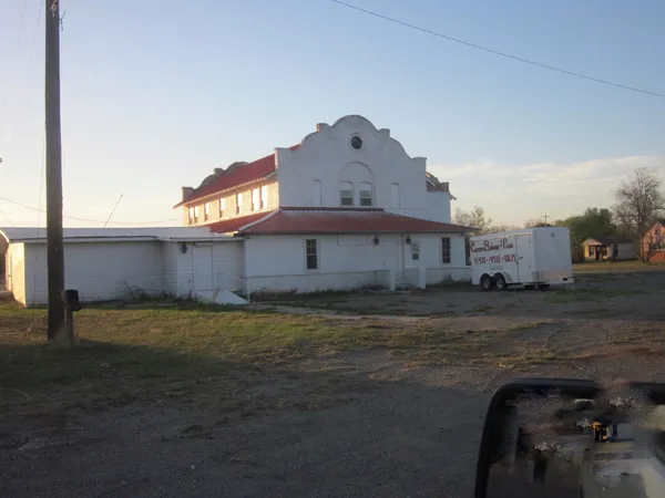 $200,000 | 207 10th Street Northwest, Childress, TX 79201