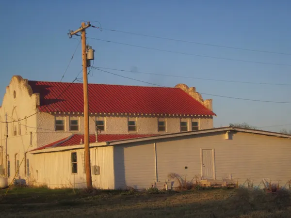 $200,000 | 207 10th Street Northwest, Childress, TX 79201