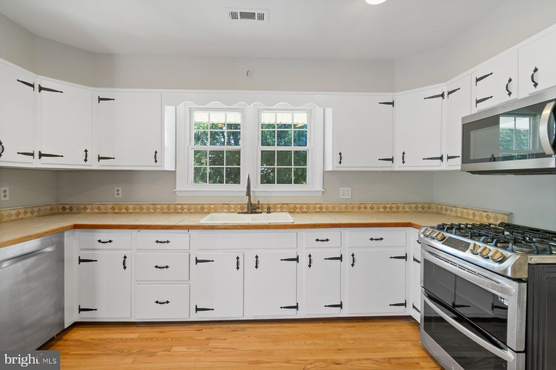 4945 Montgomery Road Ellicott City, MD 21043 - Photo 10 of 37 Updated kitchen