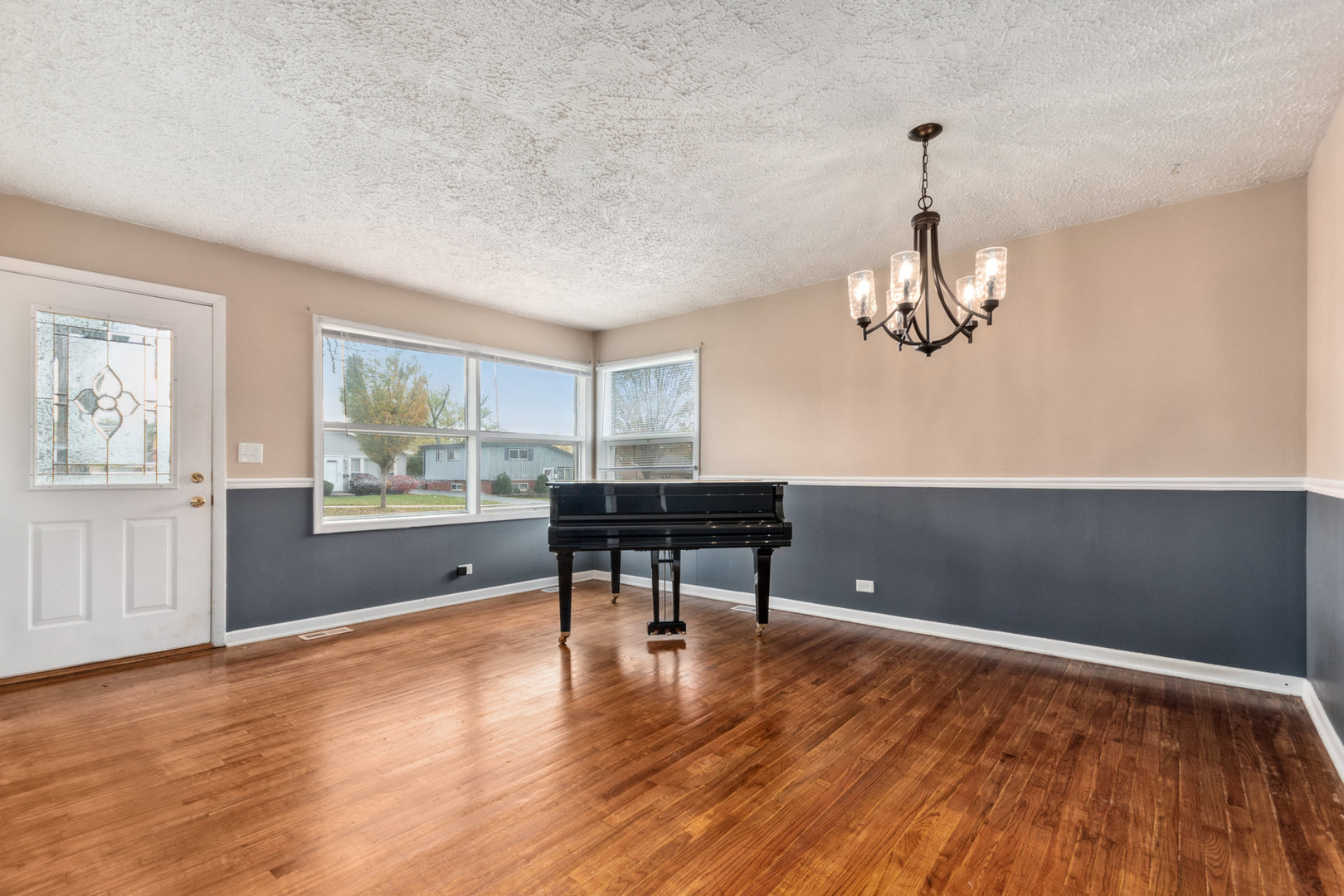 38 Highview Avenue Addison, IL 60101 - Photo 3 of 17 a view of a livingroom with a window and wooden floor
