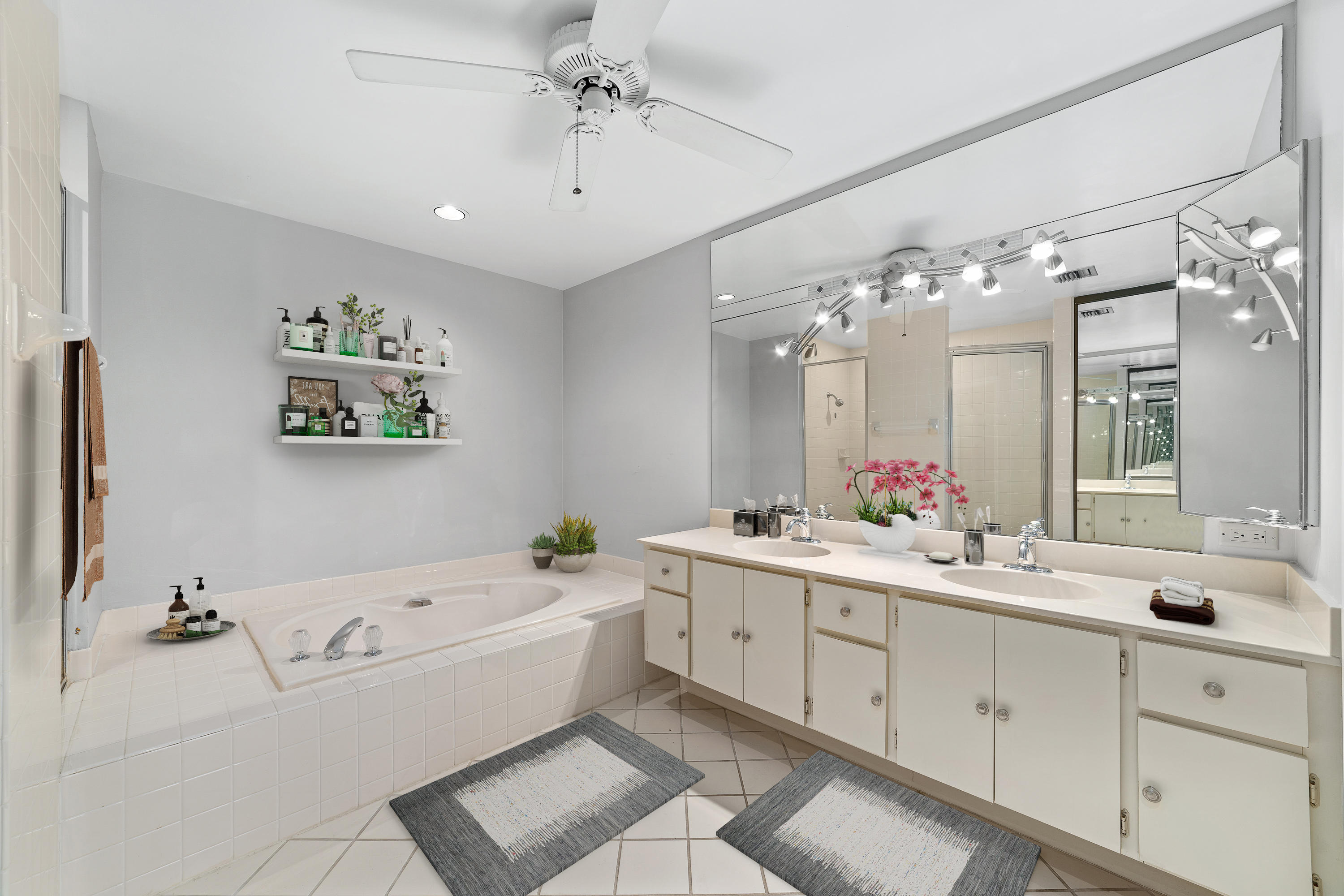 2630 Mohawk Circle West Palm Beach, FL 33409 - Photo 20 of 39 a bathroom with a bathtub a sink and mirror